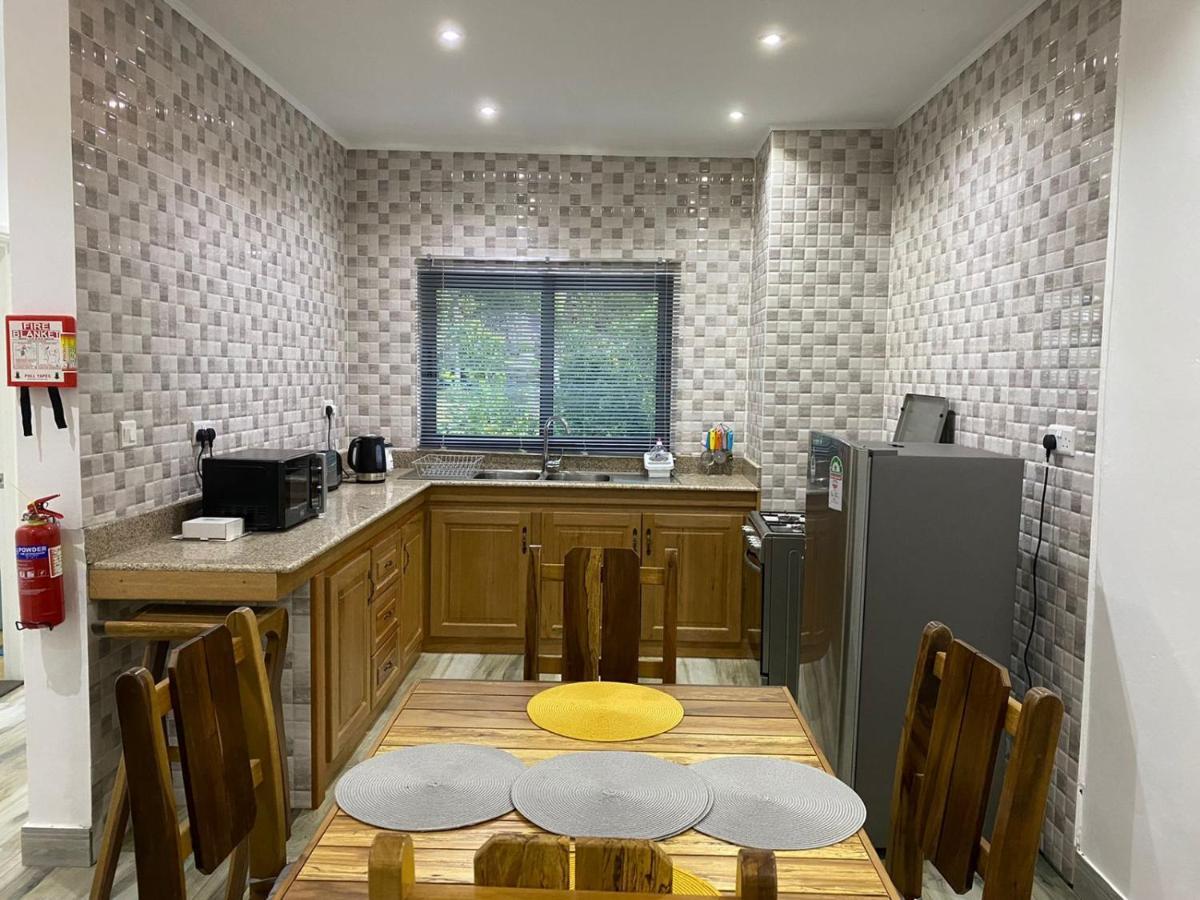 Jasmine Stay Self-Catering Apartments 빅토리아 외부 사진